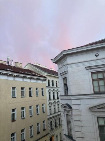 Sunny And City * Wien